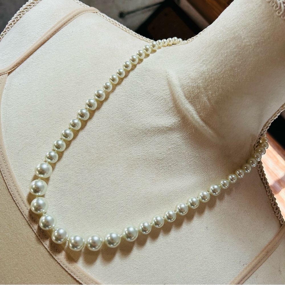 Vintage classic white glass hand knotted graduated pearl 925 necklace